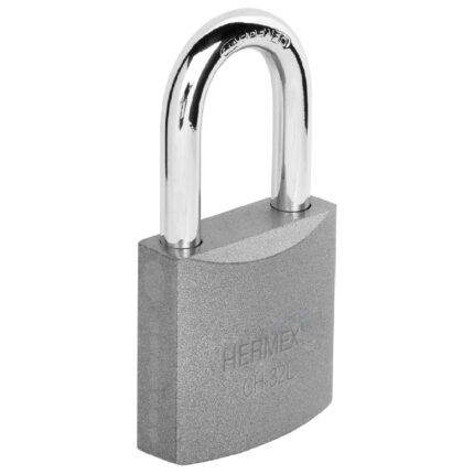 Candado de hierro de 32 mm con gancho largo y cilindro de latón marca Hermex de Truper código 43794 en presentación blíster.